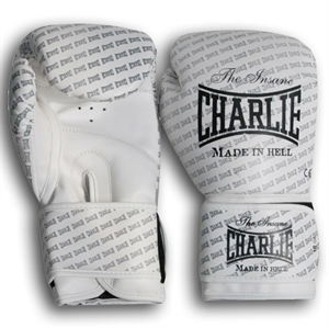 Charlie – Blast, Boxhandschuhe